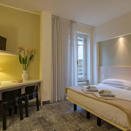 Piroscafo Hotel Desenzano del Garda
