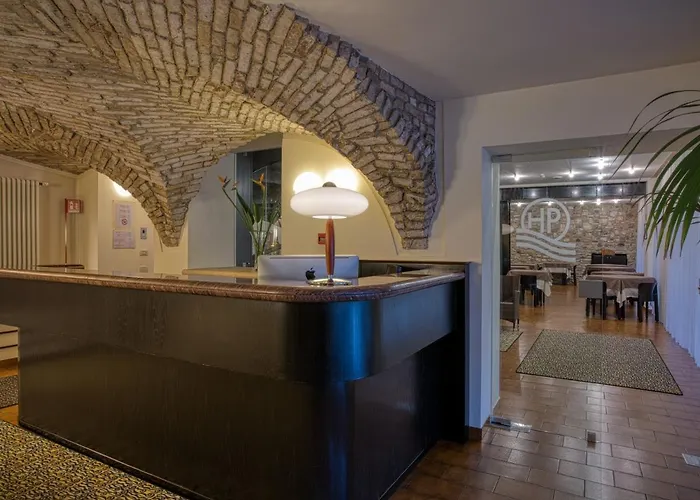 Отель Piroscafo Дезенцано-дель-Гарда