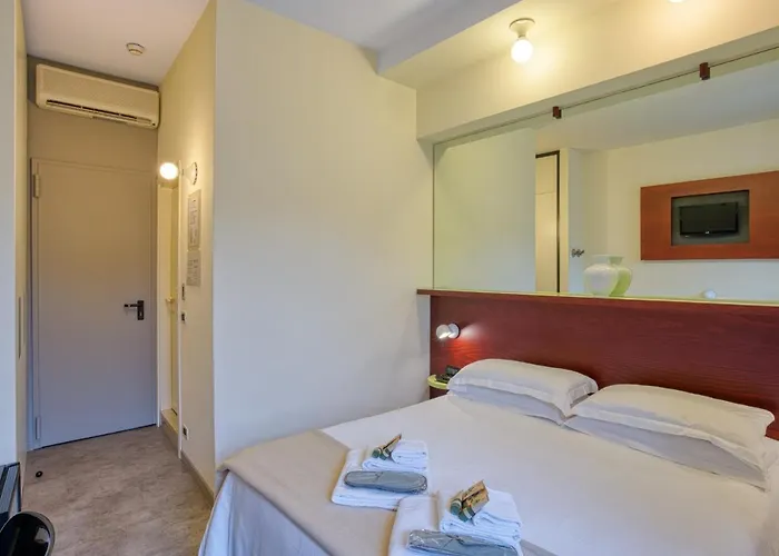 Piroscafo Отель Дезенцано-дель-Гарда