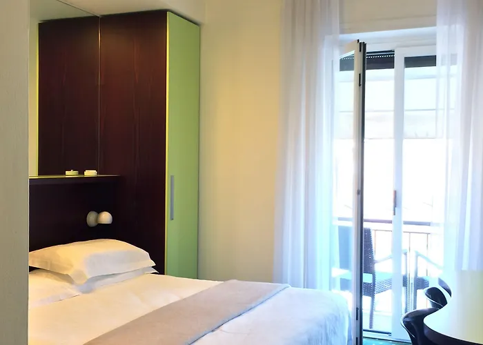 Отель Piroscafo Дезенцано-дель-Гарда