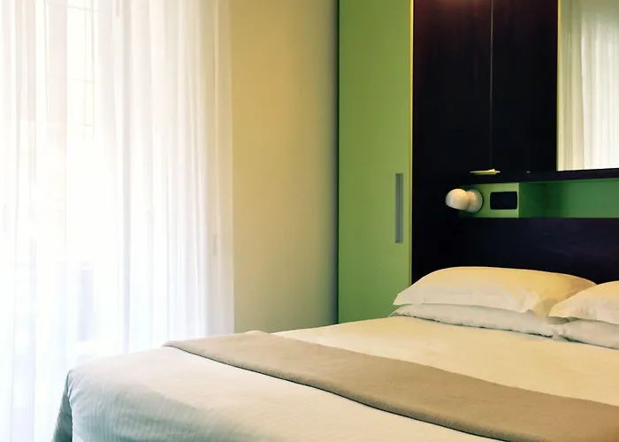 Piroscafo Отель Дезенцано-дель-Гарда