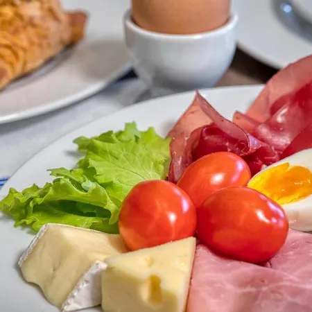 Piroscafo 3* ديسينسانو ديل غاردا